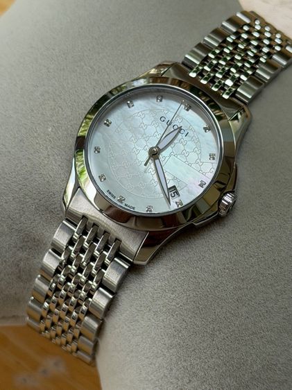 GUCCI G Timeless 27 mm Mother of Pearl Diamond Lady Watch White Dial  รูปที่ 8