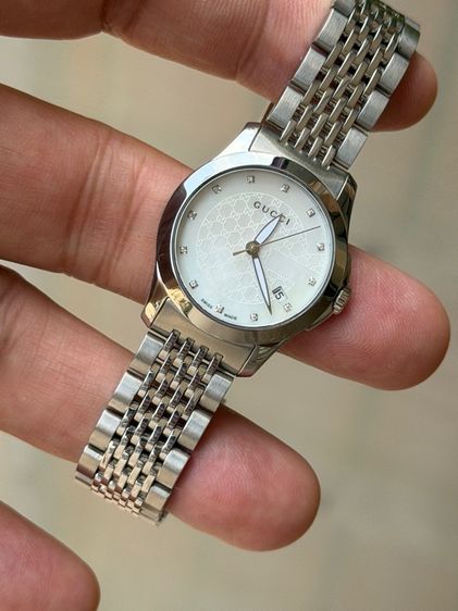 GUCCI G Timeless 27 mm Mother of Pearl Diamond Lady Watch White Dial  รูปที่ 13