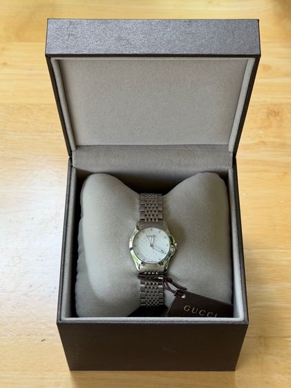 GUCCI G Timeless 27 mm Mother of Pearl Diamond Lady Watch White Dial  รูปที่ 4