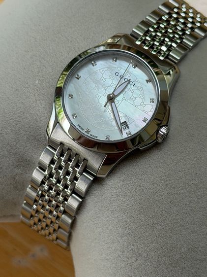 GUCCI G Timeless 27 mm Mother of Pearl Diamond Lady Watch White Dial  รูปที่ 9
