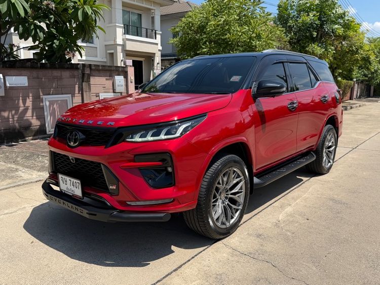 รถ Toyota Fortuner 2.8 GR Sport Black Top 4WD สี แดง
