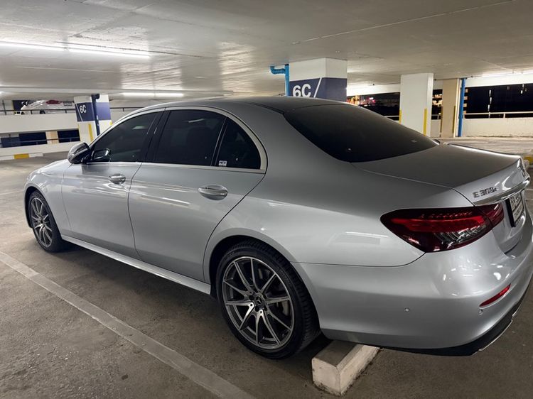 Mercedes-Benz E-Class 2024 Sedan ปลั๊กอินไฮบริด (PHEV) เกียร์อัตโนมัติ บรอนซ์เงิน รูปที่ 4