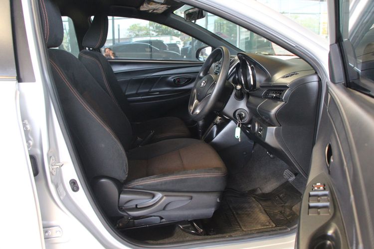 Toyota Yaris 2015 1.2 E Sedan เบนซิน ไม่ติดแก๊ส เกียร์อัตโนมัติ บรอนซ์เงิน รูปที่ 3