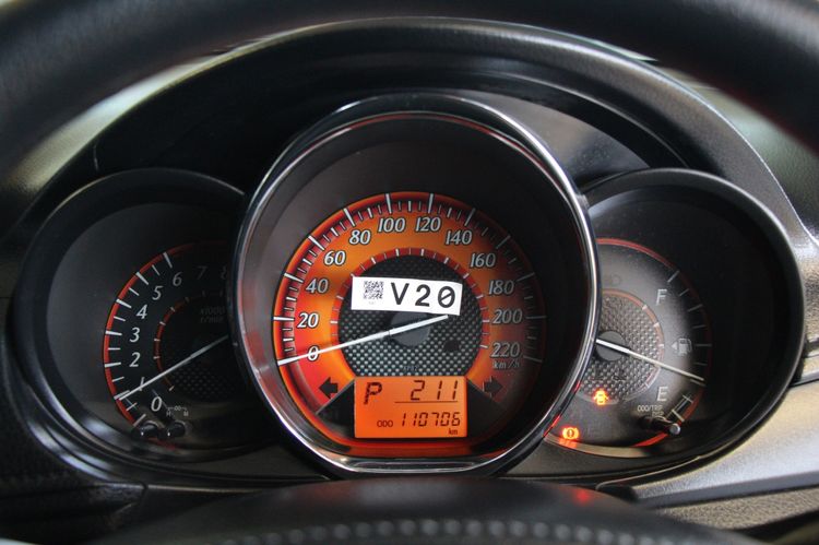 Toyota Yaris 2015 1.2 E Sedan เบนซิน ไม่ติดแก๊ส เกียร์อัตโนมัติ บรอนซ์เงิน รูปที่ 4