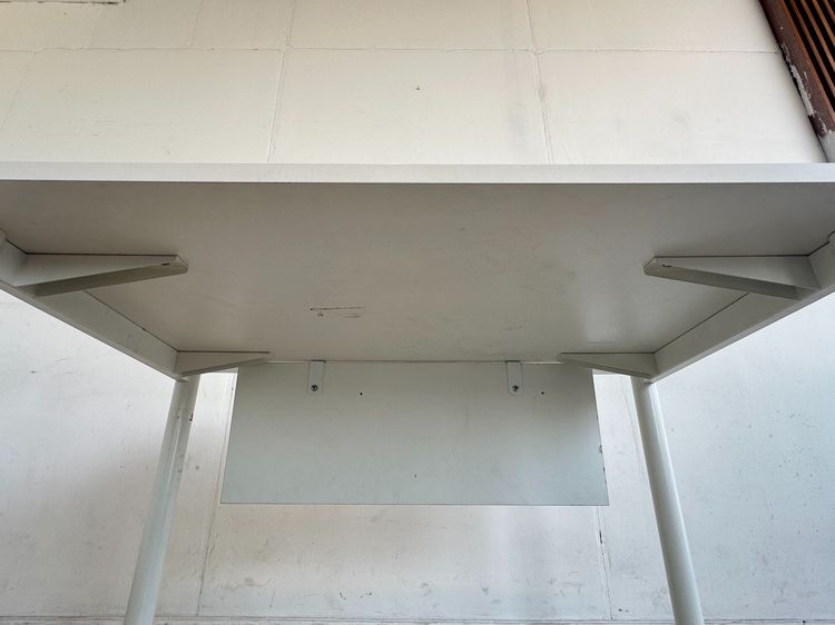 โต๊ะทำงาน ท็อปไม้ MDF ท็อปมีรูร้อยสายไฟ ด้านหน้ามีแผ่นไม้ MDF ปิด โครงขาเหล็กสีขาว (ขนาดกว้าง 110CM.) รูปที่ 10