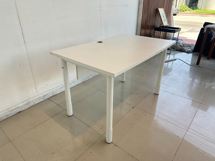 โต๊ะทำงาน ท็อปไม้ MDF ท็อปมีรูร้อยสายไฟ ด้านหน้ามีแผ่นไม้ MDF ปิด โครงขาเหล็กสีขาว (ขนาดกว้าง 110CM.) รูปที่ 3