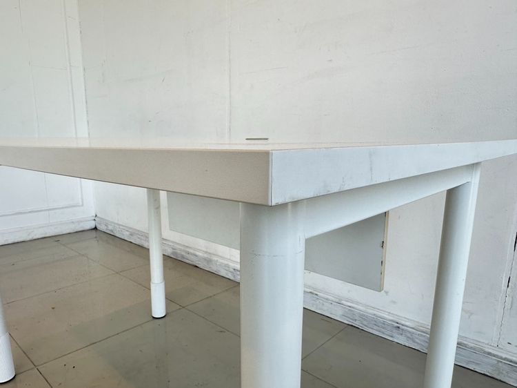 โต๊ะทำงาน ท็อปไม้ MDF ท็อปมีรูร้อยสายไฟ ด้านหน้ามีแผ่นไม้ MDF ปิด โครงขาเหล็กสีขาว (ขนาดกว้าง 110CM.) รูปที่ 9