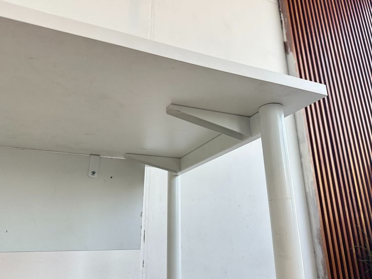 โต๊ะทำงาน ท็อปไม้ MDF ท็อปมีรูร้อยสายไฟ ด้านหน้ามีแผ่นไม้ MDF ปิด โครงขาเหล็กสีขาว (ขนาดกว้าง 110CM.) รูปที่ 11