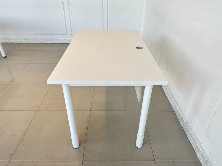 โต๊ะทำงาน ท็อปไม้ MDF ท็อปมีรูร้อยสายไฟ ด้านหน้ามีแผ่นไม้ MDF ปิด โครงขาเหล็กสีขาว (ขนาดกว้าง 110CM.) รูปที่ 4