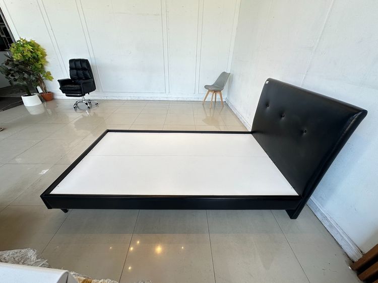 เตียงนอน 3.5 ฟุต เบาะหนังสีดำ หัวเตียงดึงดุม  รูปที่ 4