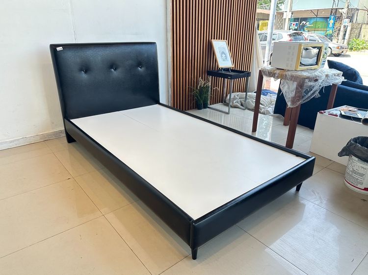 เตียงนอน 3.5 ฟุต เบาะหนังสีดำ หัวเตียงดึงดุม  รูปที่ 3