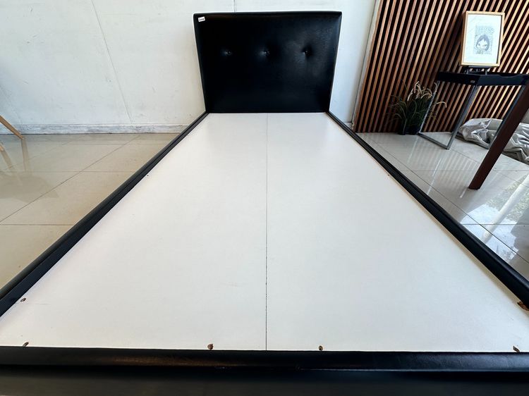 เตียงนอน 3.5 ฟุต เบาะหนังสีดำ หัวเตียงดึงดุม  รูปที่ 8
