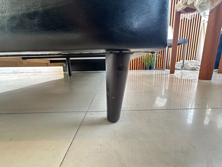 เตียงนอน 3.5 ฟุต เบาะหนังสีดำ หัวเตียงดึงดุม  รูปที่ 11