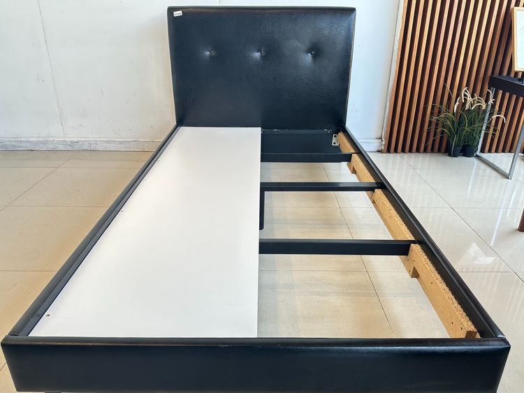 เตียงนอน 3.5 ฟุต เบาะหนังสีดำ หัวเตียงดึงดุม  รูปที่ 13