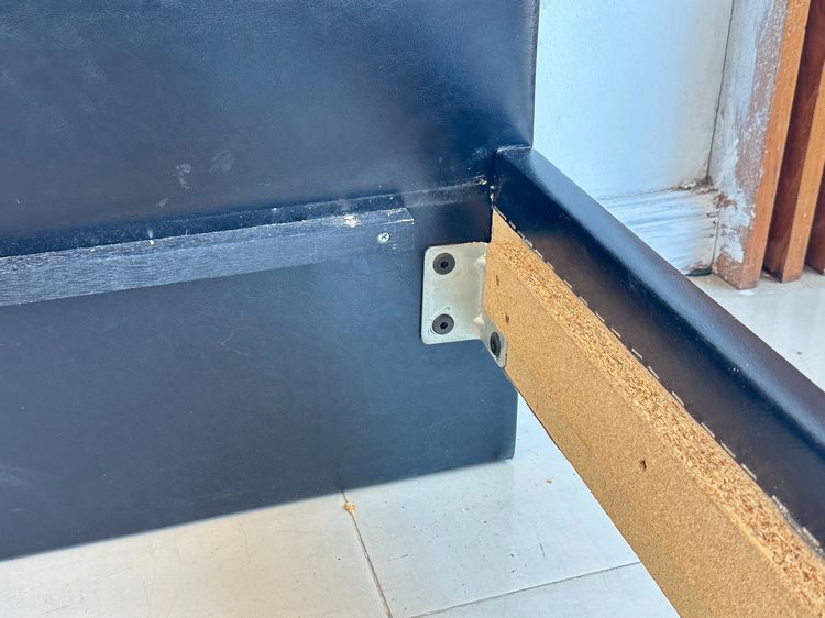 เตียงนอน 3.5 ฟุต เบาะหนังสีดำ หัวเตียงดึงดุม  รูปที่ 14