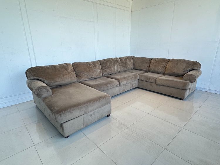 โซฟาเข้ามุม เบาะผ้ากำมะหยี่สีน้ำตาล โครงขาไม้จริง รูปที่ 2