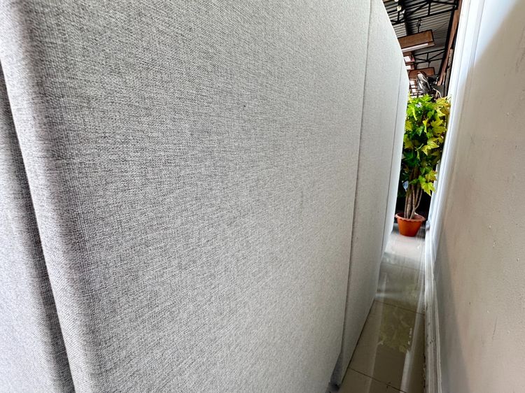 โซฟาพักผ่อน โซฟาสำหรับนั่งรอ เบาะผ้าสีเทา โต๊ะเลคเชอร์ไม้ MDF ขาไม้สนสีน้ำตาล พร้อมชุดแขวนทีวี และปลั๊กไฟ ช่อง USB รูปที่ 5