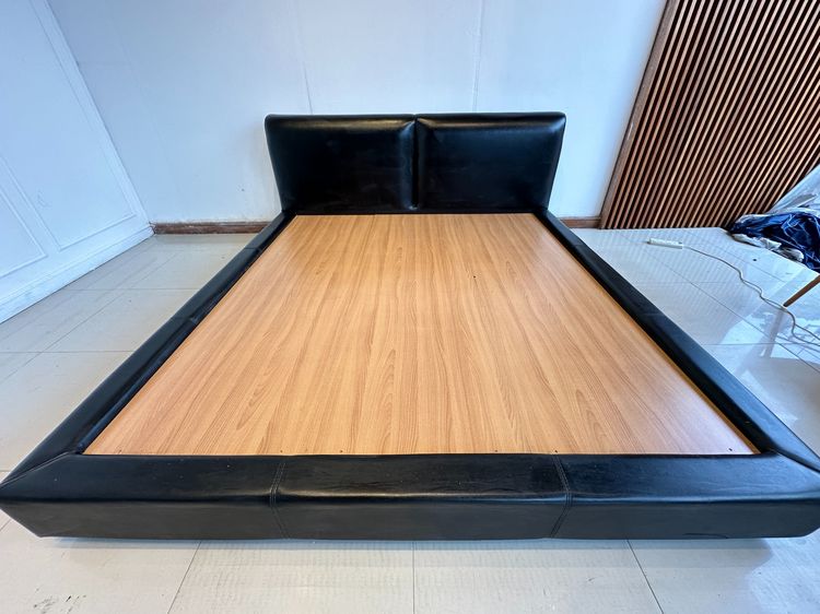 เตียง 6 ฟุต หัวเตียงและโครงเตียงบุนวมหุ้มหนัง PU สีดำ รูปที่ 9