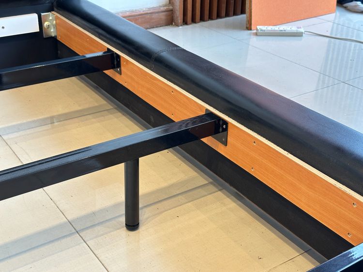 เตียง 6 ฟุต หัวเตียงและโครงเตียงบุนวมหุ้มหนัง PU สีดำ รูปที่ 17