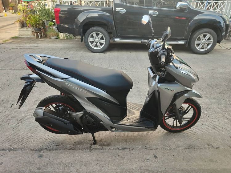 🛵ยังไงก็ขาย CLICK150 i ปี 61 เครื่องดี สีสวย สตาร์ทมือ กุญแจรีโมท เล่มชุดโอนครบ+เปลี่ยนถ่ายน้ำมันเครื่องฟรี ส่งฟรี30 ก.ม รูปที่ 2