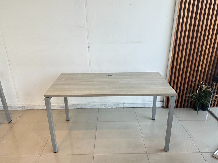 โต๊ะทำงาน ท็อปไม้ MDF สีเทาลายไม้ โครงขาเหล็กสีเทา (ขนาดกว้าง 130 CM.)  รูปที่ 2
