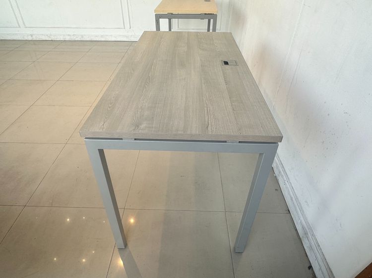 โต๊ะทำงาน ท็อปไม้ MDF สีเทาลายไม้ โครงขาเหล็กสีเทา (ขนาดกว้าง 130 CM.)  รูปที่ 4