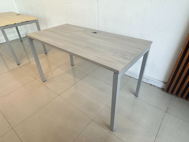 โต๊ะทำงาน ท็อปไม้ MDF สีเทาลายไม้ โครงขาเหล็กสีเทา (ขนาดกว้าง 130 CM.)  รูปที่ 3