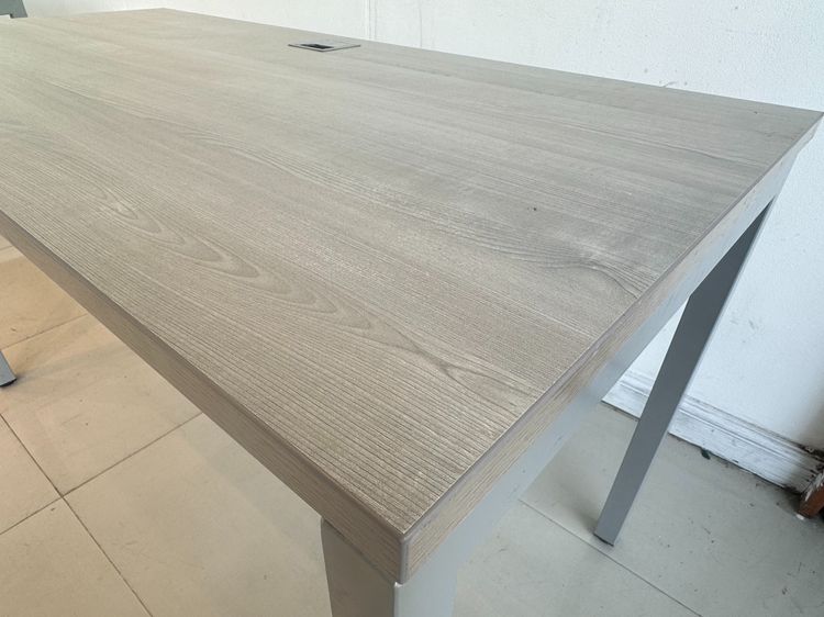 โต๊ะทำงาน ท็อปไม้ MDF สีเทาลายไม้ โครงขาเหล็กสีเทา (ขนาดกว้าง 130 CM.)  รูปที่ 6