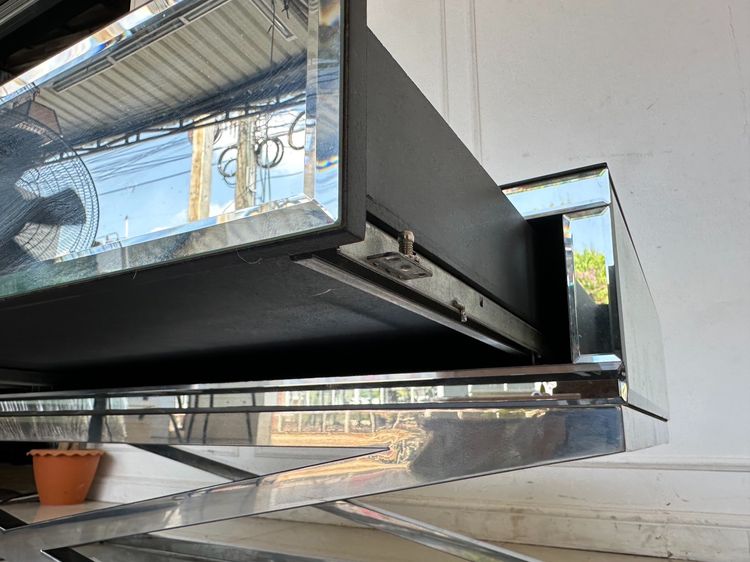 โต๊ะกลาง สไตล์ลักชูรี่ ท็อปกระจกเงารอบตัว 2 ลิ้นชัก มือจับเข็มขัดหนังแท้ รูปที่ 14