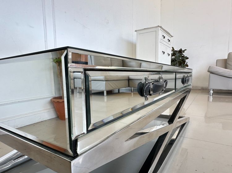 โต๊ะกลาง สไตล์ลักชูรี่ ท็อปกระจกเงารอบตัว 2 ลิ้นชัก มือจับเข็มขัดหนังแท้ รูปที่ 8