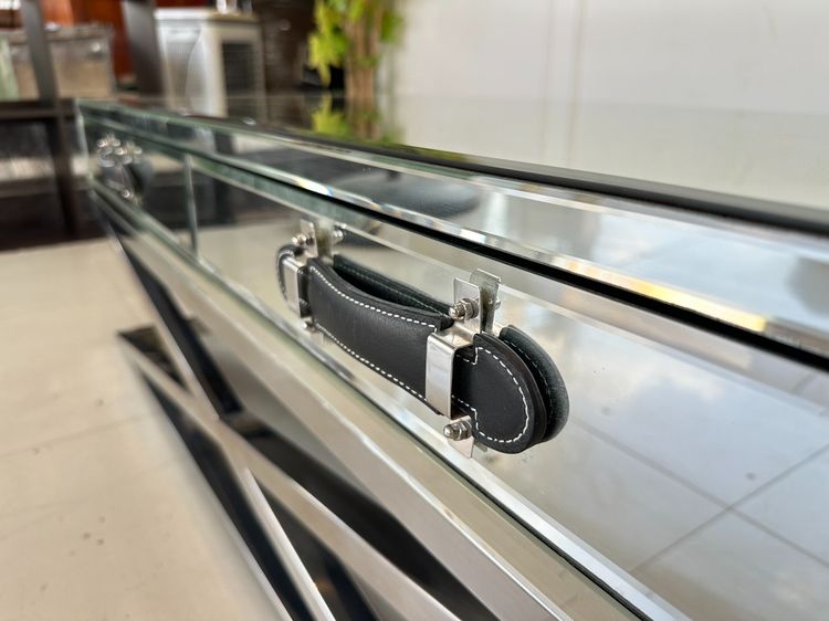 โต๊ะกลาง สไตล์ลักชูรี่ ท็อปกระจกเงารอบตัว 2 ลิ้นชัก มือจับเข็มขัดหนังแท้ รูปที่ 11