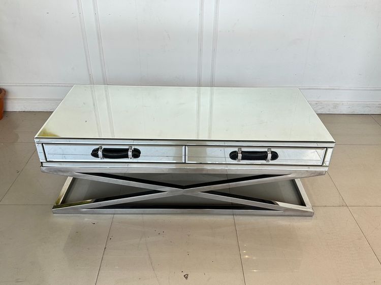 โต๊ะกลาง สไตล์ลักชูรี่ ท็อปกระจกเงารอบตัว 2 ลิ้นชัก มือจับเข็มขัดหนังแท้ รูปที่ 2