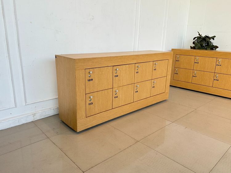 ตู้ล็อคเกอร์ 8 บานเปิด โครงไม้ MDF ปิดผิวลายไม้สีน้ำตาล ล้อเลื่อน รูปที่ 2