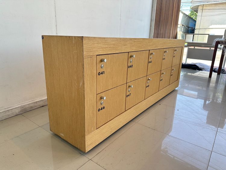 ตู้ล็อคเกอร์ 10 บานเปิด โครงไม้ MDF ปิดผิวลายไม้สีน้ำตาล ล้อเลื่อน   รูปที่ 4