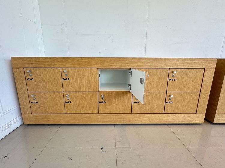 ตู้ล็อคเกอร์ 10 บานเปิด โครงไม้ MDF ปิดผิวลายไม้สีน้ำตาล ล้อเลื่อน   รูปที่ 7