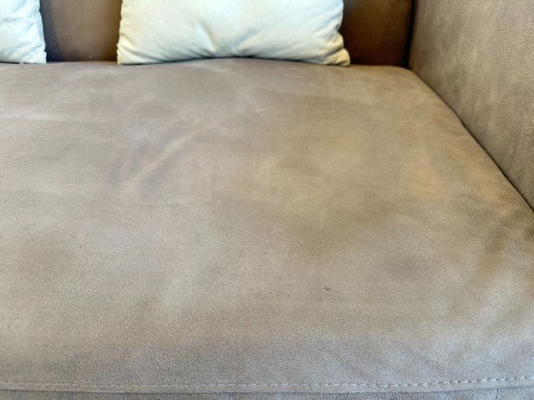 โซฟา 2 ที่นั่ง เบาะผ้าลายหนังกลับสีน้ำตาล หมอนอิงสีครีม โครงขาไม้จริงสีน้ำตาล  รูปที่ 11