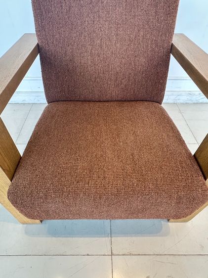 เก้าอี้อาร์มแชร์ เบาะผ้าสีน้ำตาล โครงขาไม้จริ รูปที่ 8