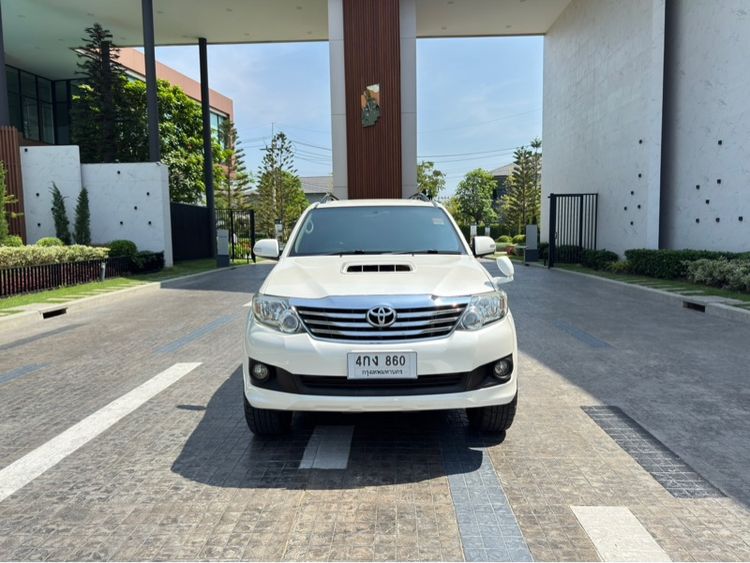 Toyota Fortuner 2014 3.0 V 2WD Champ Midnight Shine Utility-car ดีเซล ไม่ติดแก๊ส เกียร์อัตโนมัติ ขาว รูปที่ 2