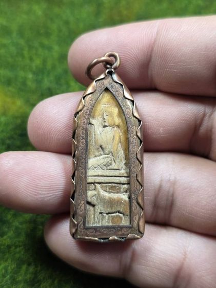 นางกวักหลวงพ่อเดิมเลี่ยมคล้ายนาคเก่าๆโบราณ