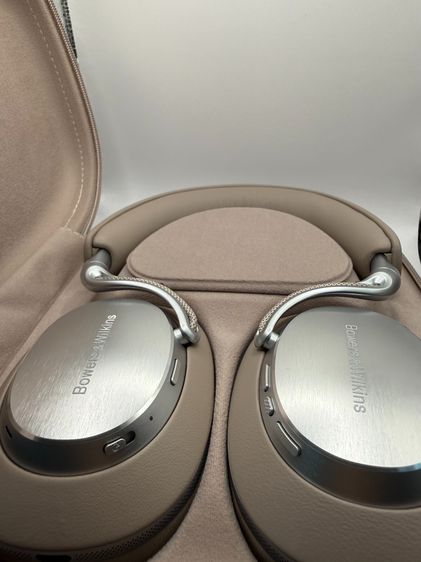 Bowers and Wilkins PX8 S2 รูปที่ 10