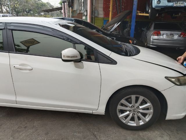 Honda Civic 2012 1.8 E i-VTEC Sedan เบนซิน ไม่ติดแก๊ส เกียร์อัตโนมัติ ขาว รูปที่ 4