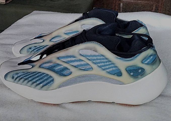รองเท้า Adidas Yeezy  รูปที่ 2