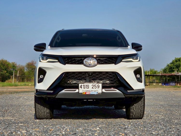 Toyota Fortuner 2023 2.4 Leader V Utility-car ดีเซล ไม่ติดแก๊ส เกียร์อัตโนมัติ ขาว รูปที่ 2