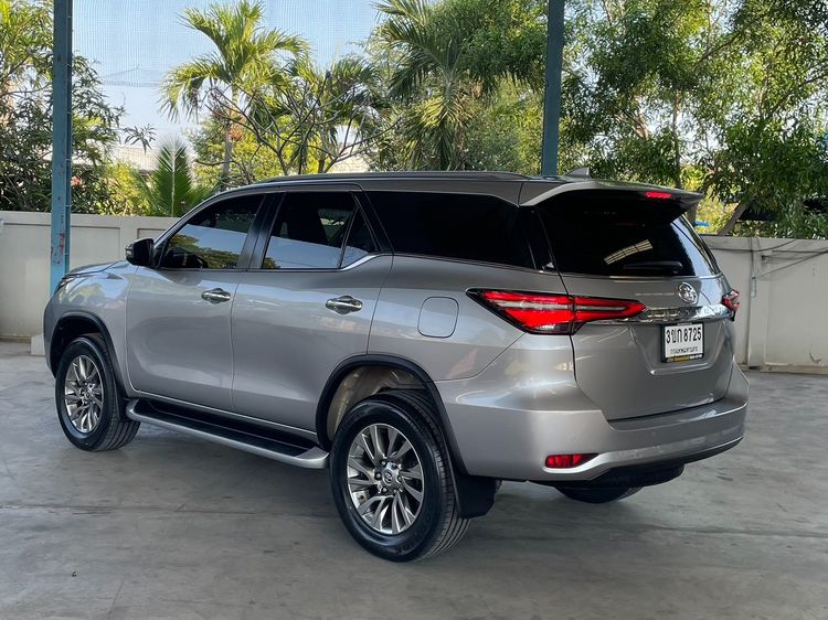 Toyota Fortuner 2022 2.4 V Utility-car ดีเซล ไม่ติดแก๊ส เกียร์อัตโนมัติ บรอนซ์เงิน รูปที่ 4