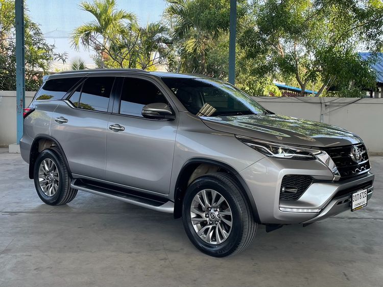 Toyota Fortuner 2022 2.4 V Utility-car ดีเซล ไม่ติดแก๊ส เกียร์อัตโนมัติ บรอนซ์เงิน รูปที่ 3