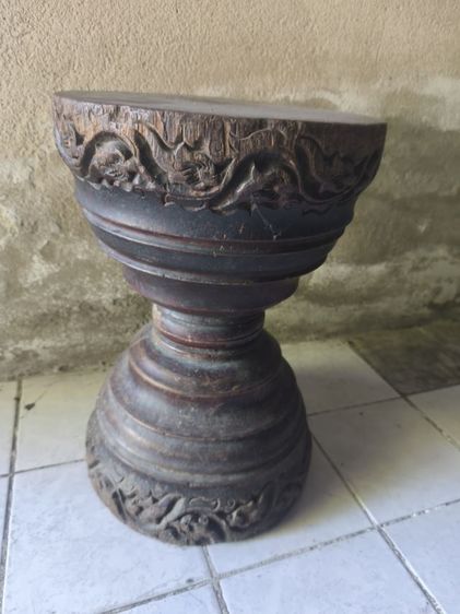 เก้าอี้ไม้เก่า