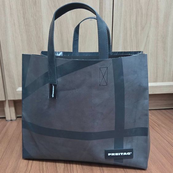 Freitag รุ่น Cake สีเทา สภาพดีมาก