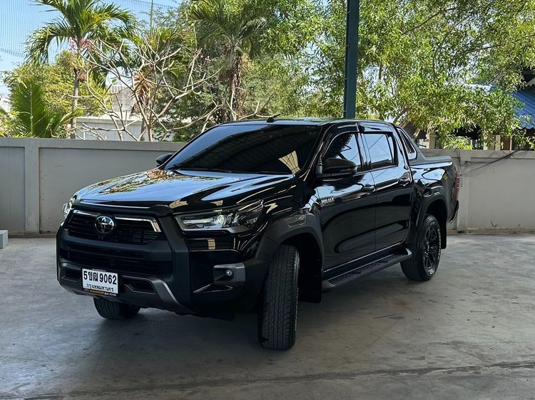 รถ Toyota Hilux Revo Double Cab Prerunner 2x4 2.4 Rocco สี ดำ
