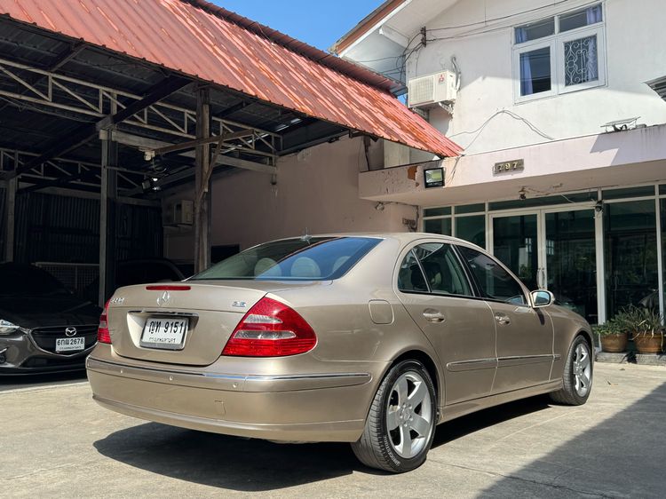 Mercedes-Benz E-Class 2005 E240 Sedan เบนซิน ไม่ติดแก๊ส เกียร์อัตโนมัติ บรอนซ์ทอง รูปที่ 4