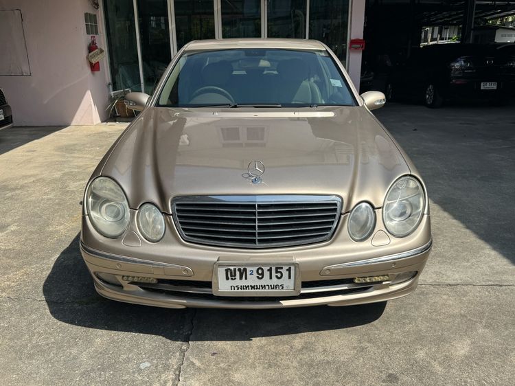 Mercedes-Benz E-Class 2005 E240 Sedan เบนซิน ไม่ติดแก๊ส เกียร์อัตโนมัติ บรอนซ์ทอง รูปที่ 2